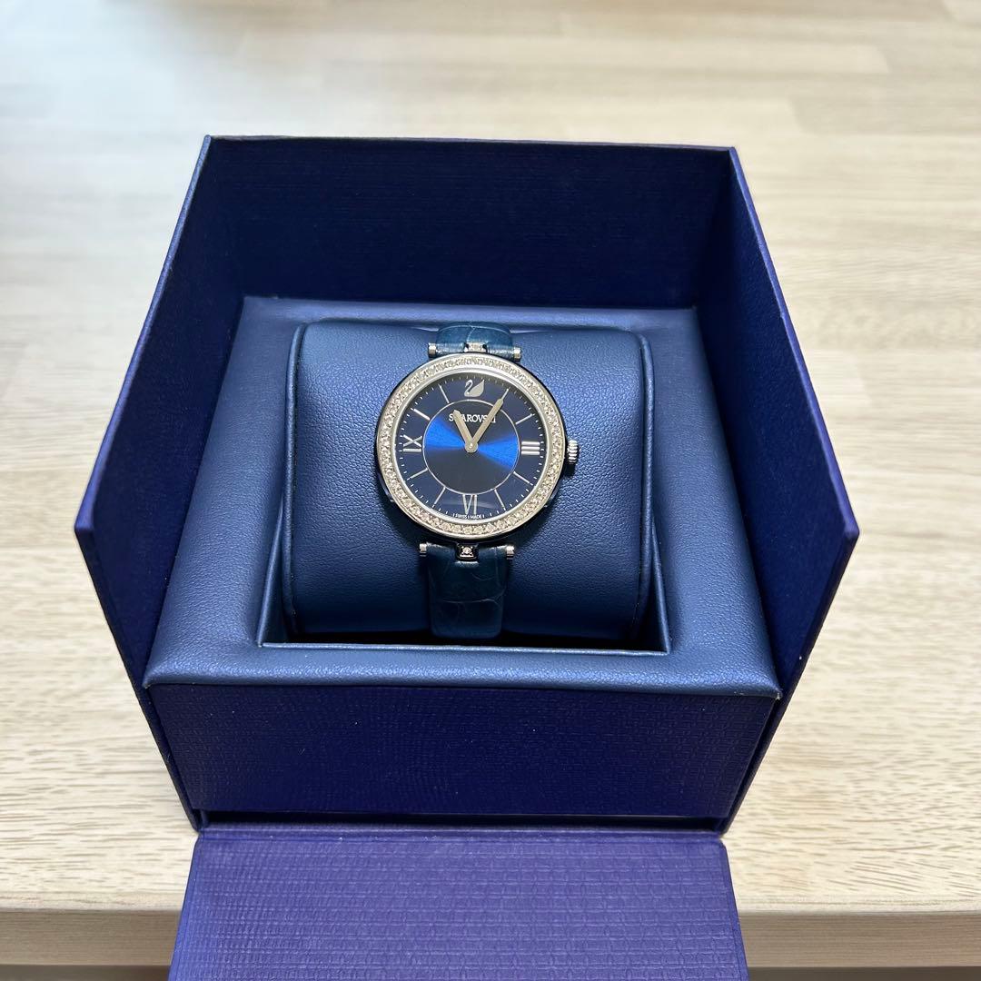 SWAROVSKI　腕時計　ラインストーン