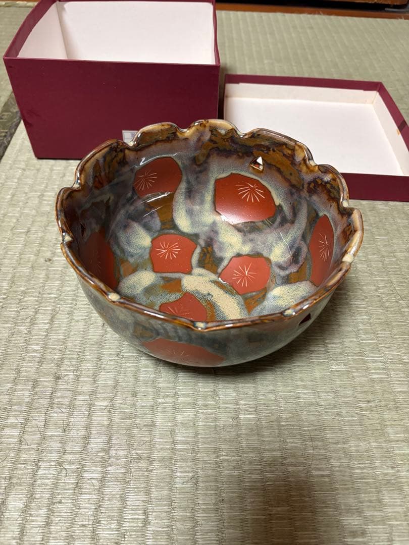 陶器製 波状ボウル 花模様 菓子鉢 天目菊 栄山 新品未使用 箱付き