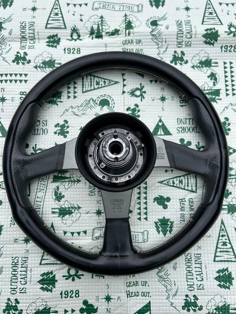 MOMOスポーツステアリング