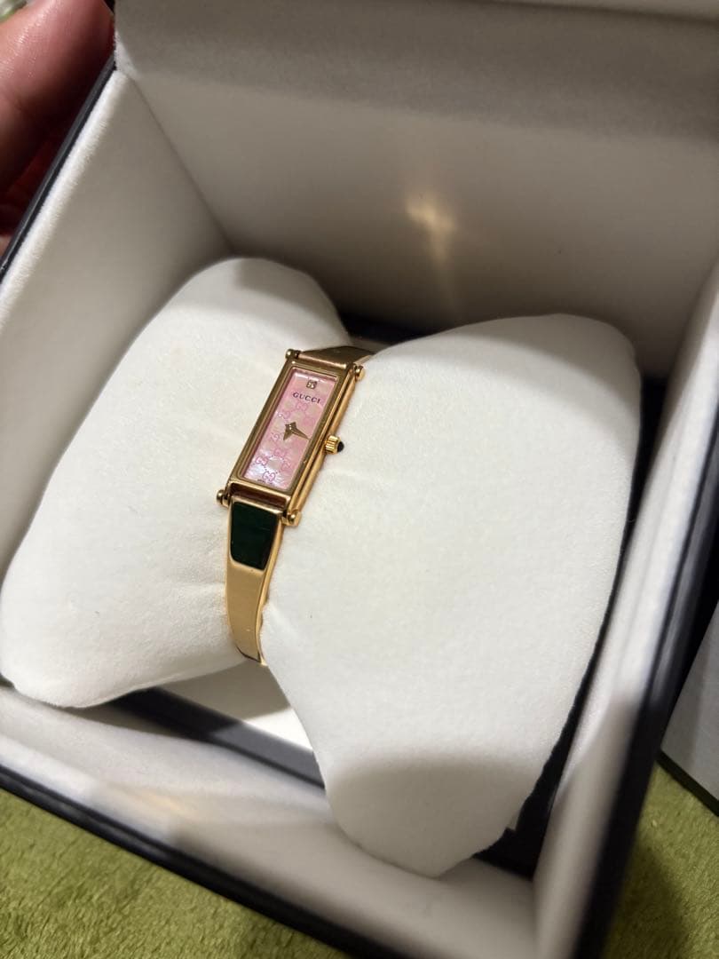 GUCCI ピンク文字盤 ブレスレットウォッチ
