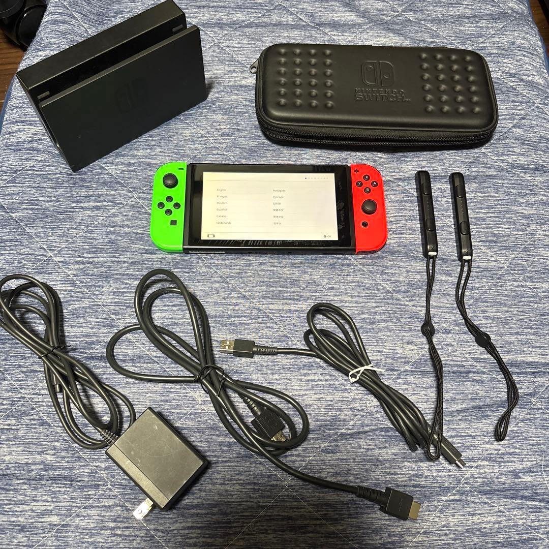 Nintendo Switch 本体 グリーン/レッド　キャリングケース付き