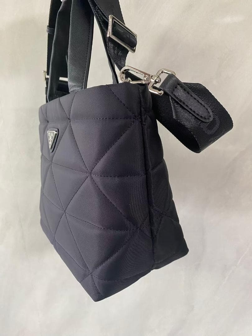 PRADA ブラック キルティング ハンドバッグ