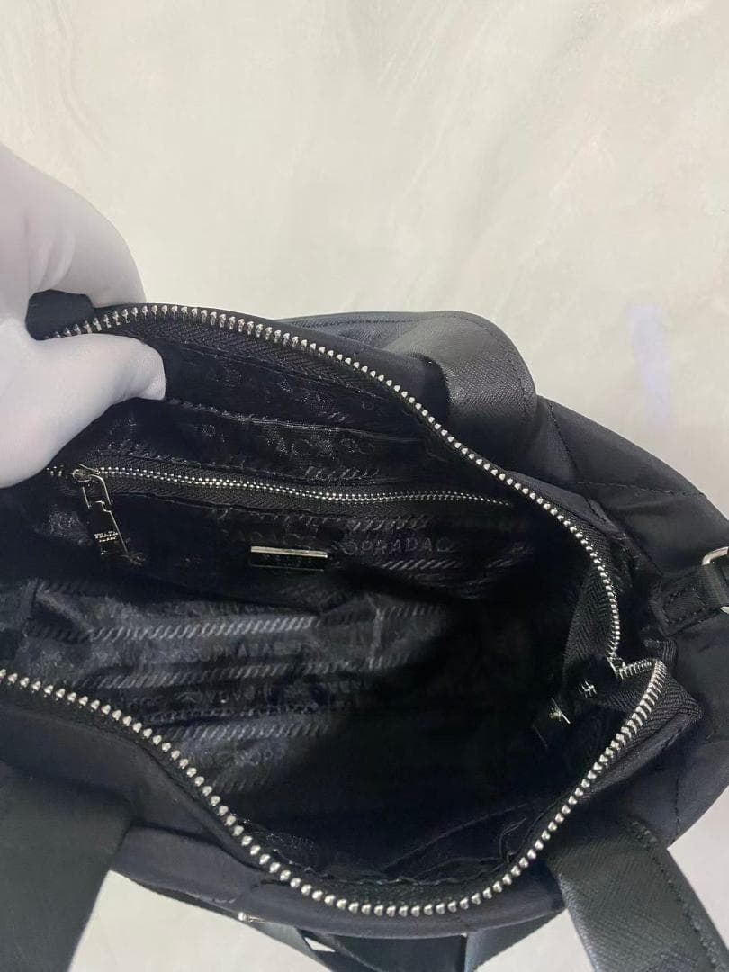 PRADA ブラック キルティング ハンドバッグ