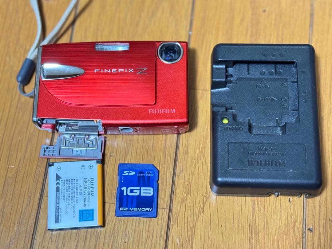 Fujifilm FinePix Z20fd レッド 1GBメモリー付き