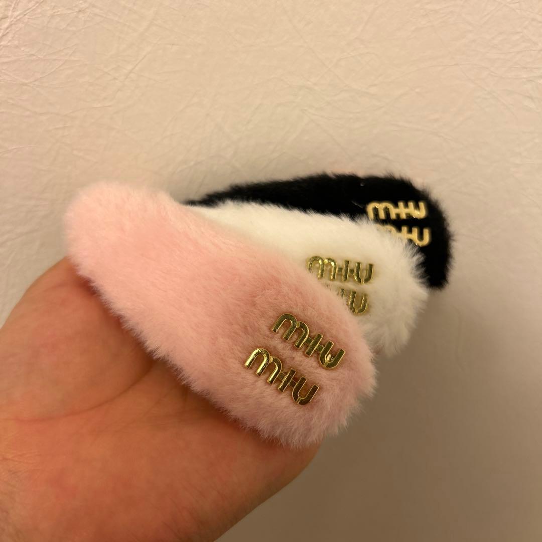 miumiu ヘアクリップ