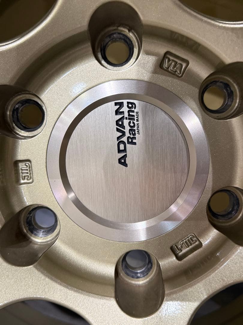 ハイエース200系AD VAN Racing 18インチホイールセット