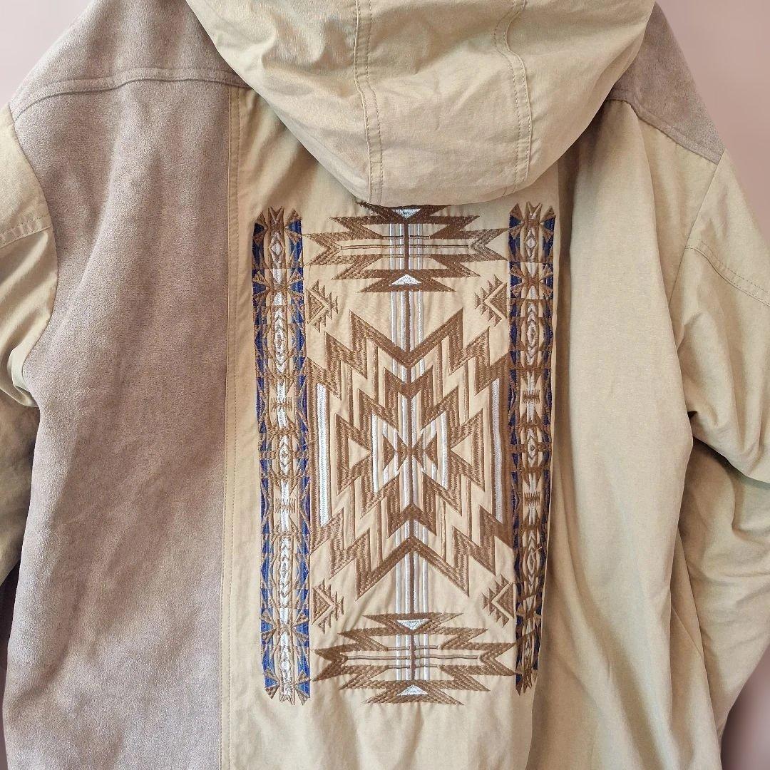 美品です❗　幾何学模様刺繍 ベージュ モッズコート