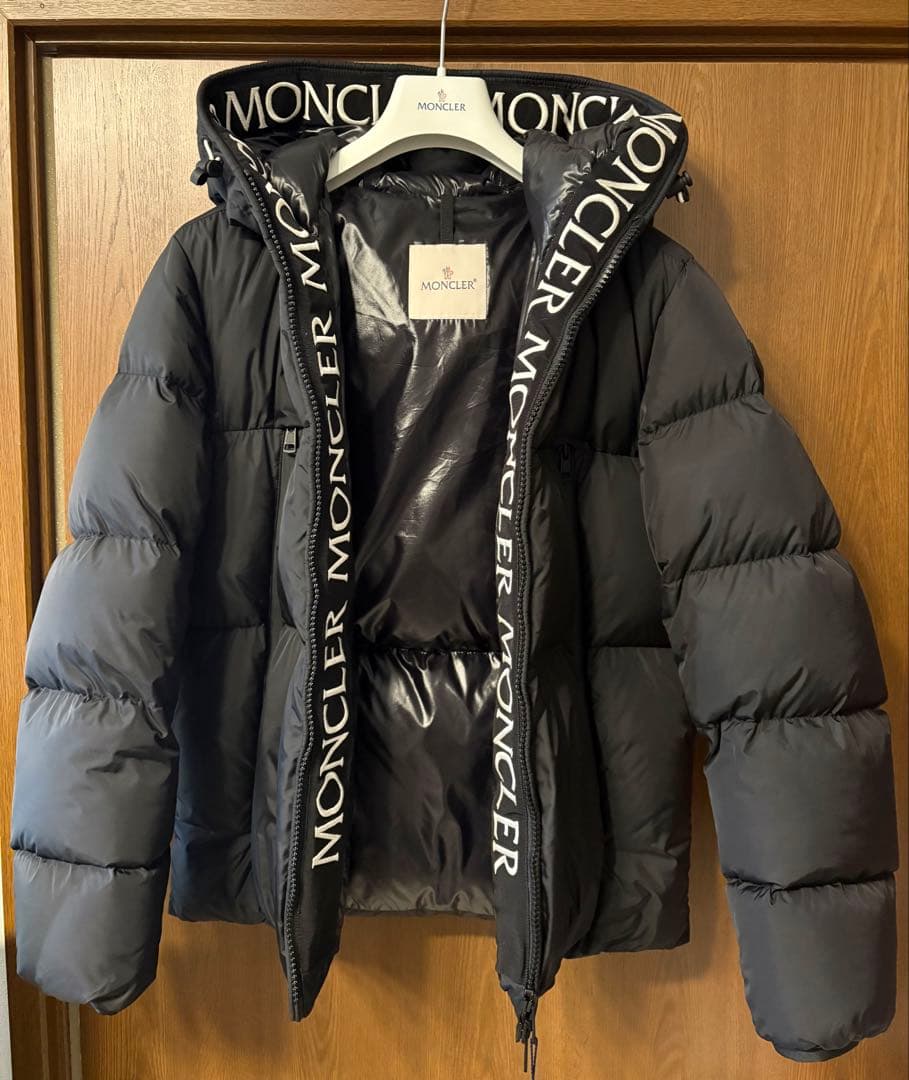 美品　MONCLER ダウンジャケット　Montcla ブラック　サイズ1