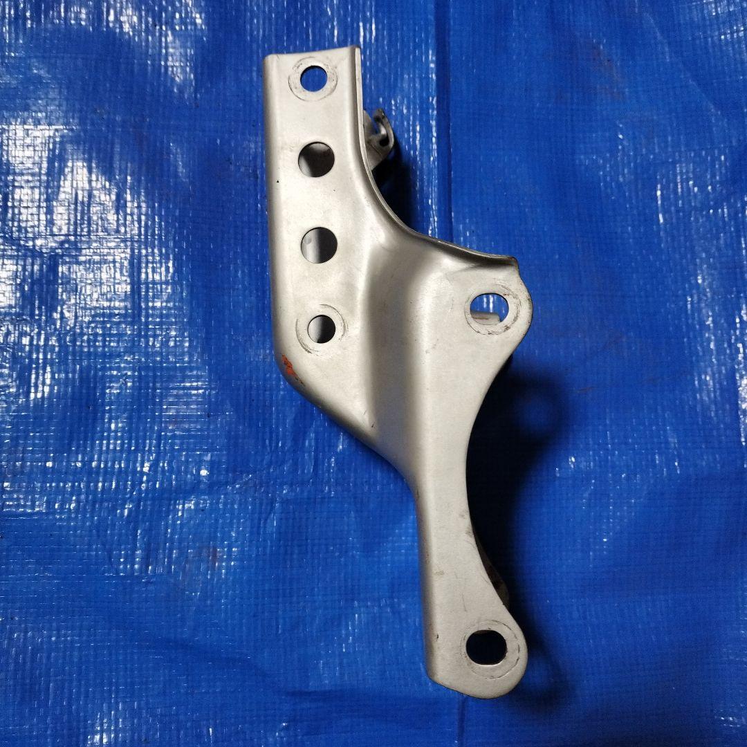 TLR200 純正エンジンハンガー