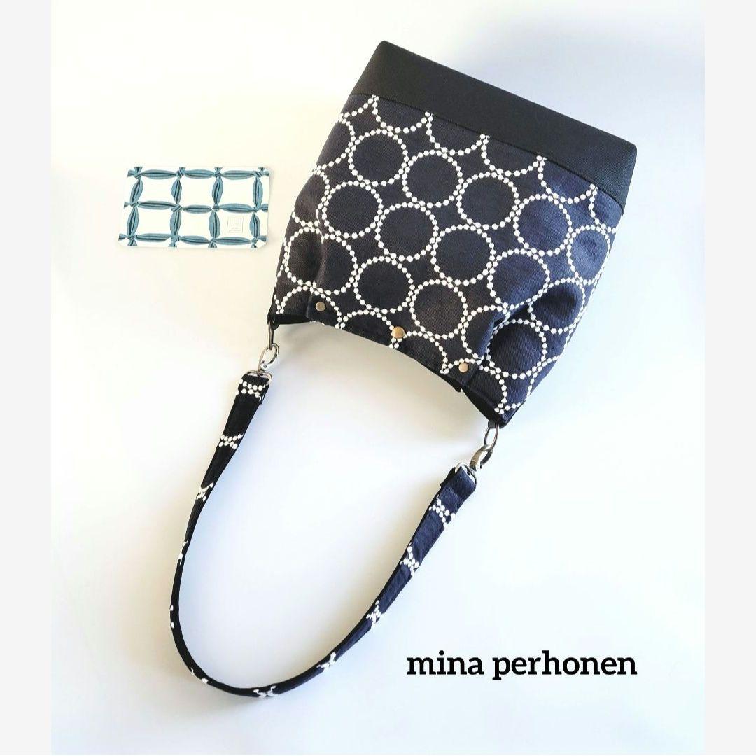 ミナペルホネン　大きめショルダーバック 新作タンバリン　(ネイビー)