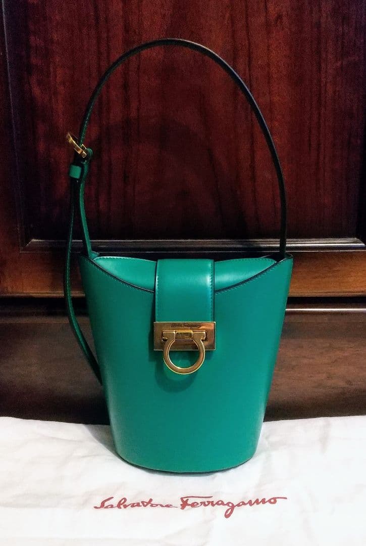 Salvatore Ferragamo トリフォリオ バッグ グリーン
