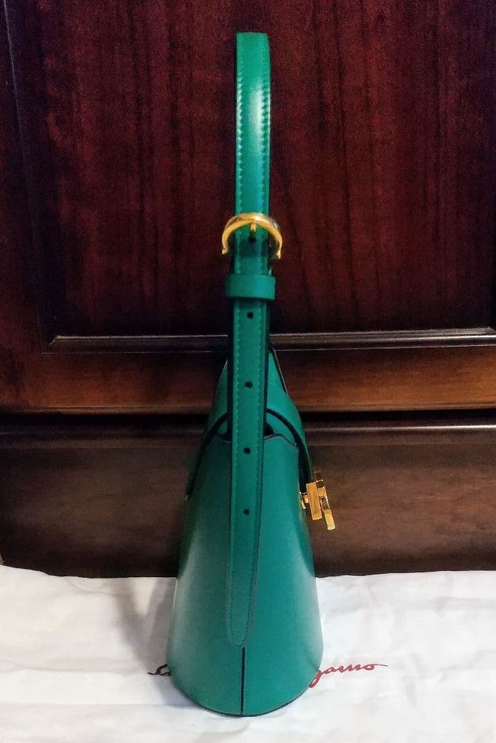 Salvatore Ferragamo トリフォリオ バッグ グリーン