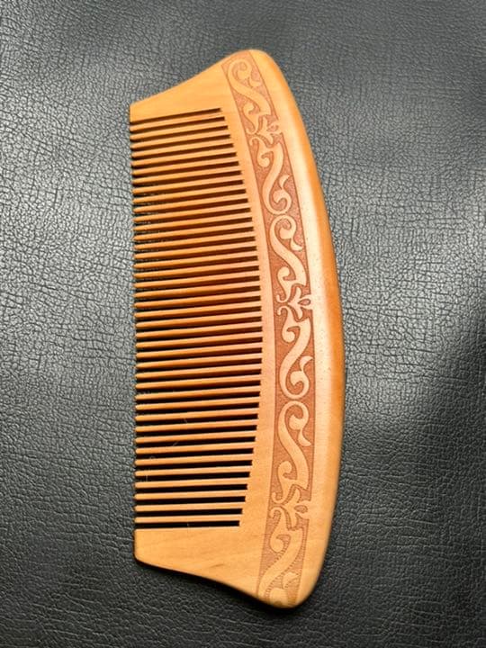 070845   天然桃の木素材櫛　5.6*15.4センチ