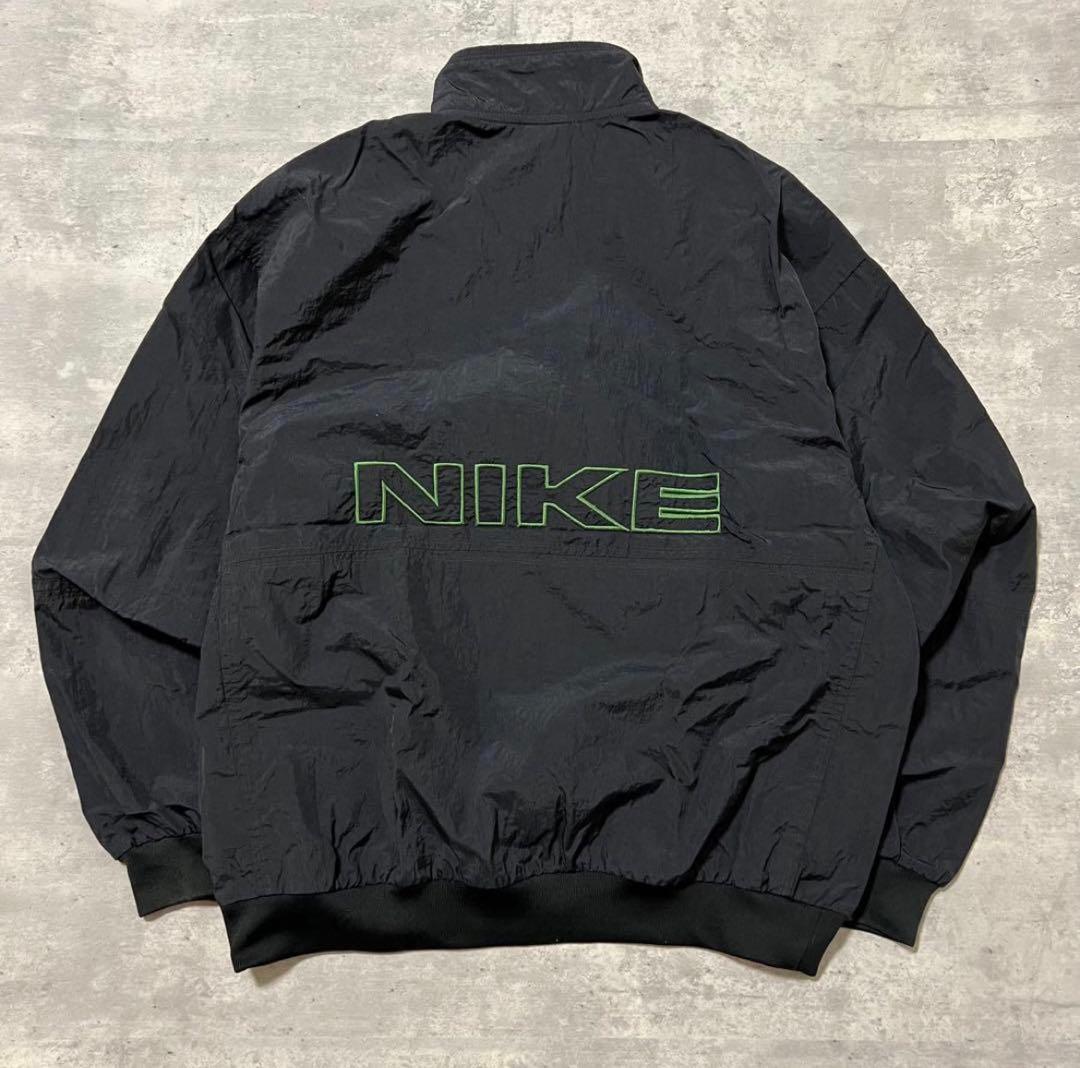 NIKEナイロンジャケット　ハーフジップ