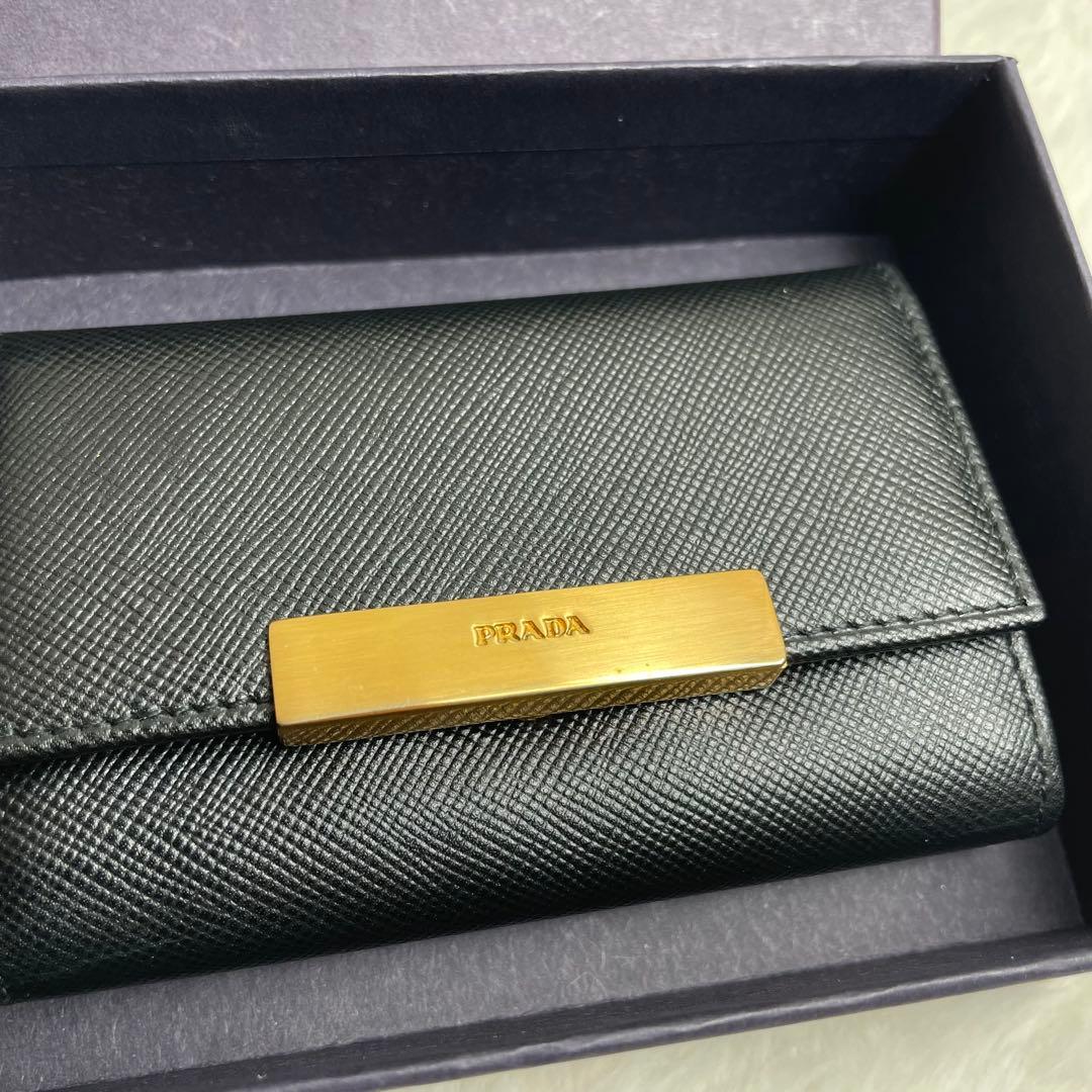 新品未使用　箱付PRADA キーケース ブラック 6連キーリング　おしゃれ　希少