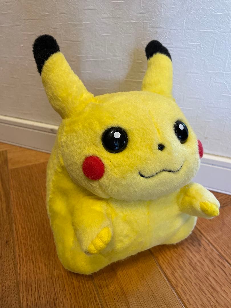 ピカチュウ　tomy ぬいぐるみ