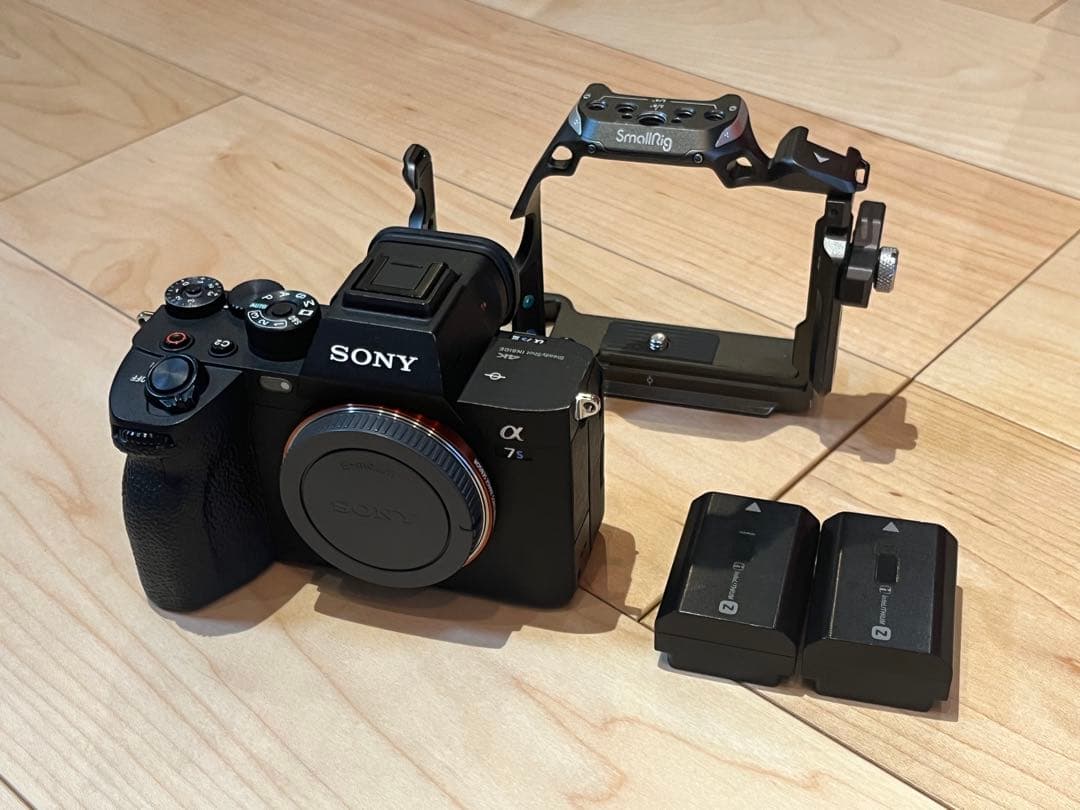 防湿庫保管_SONY α7SⅢ 本体 バッテリー2本 ケージ ストラップ