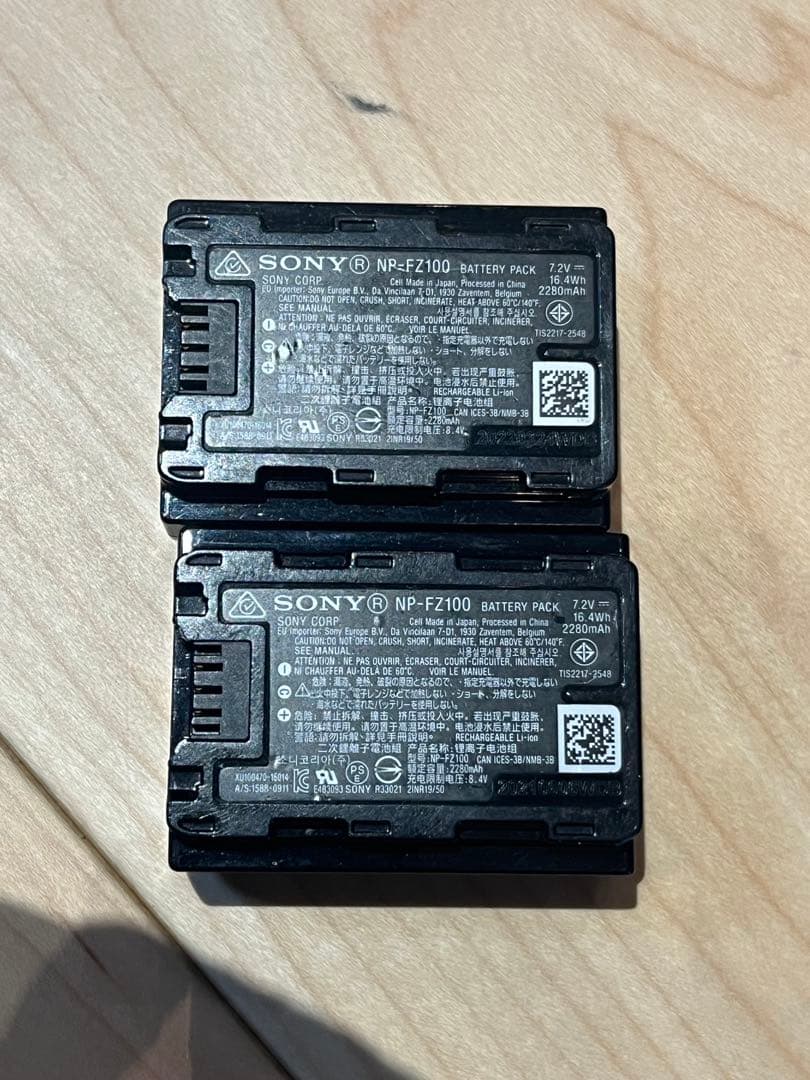 防湿庫保管_SONY α7SⅢ 本体 バッテリー2本 ケージ ストラップ