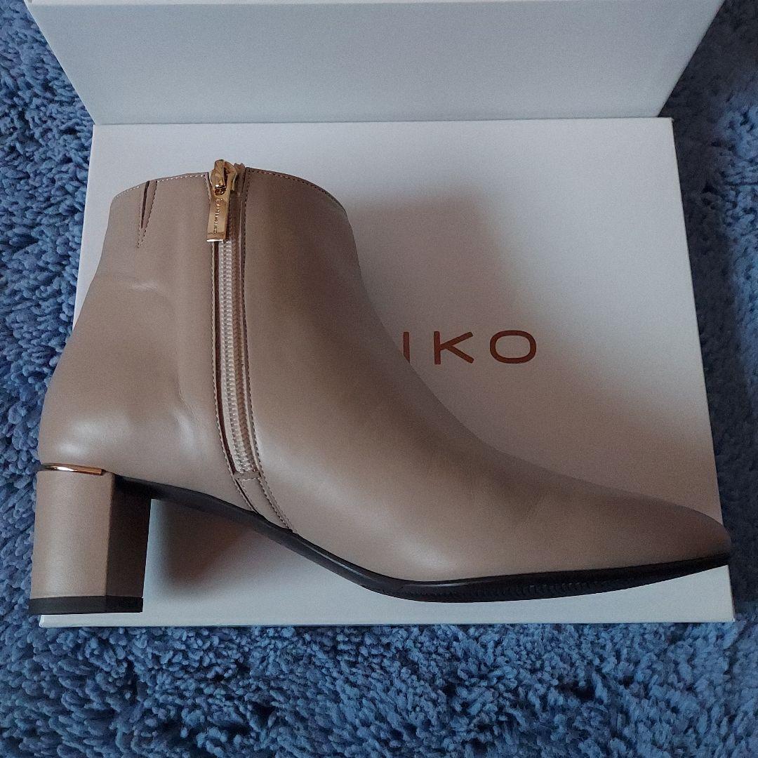 新品　未使用２４cm　HIMIKO ベージュ サイドゴアブーツ 中ヒール