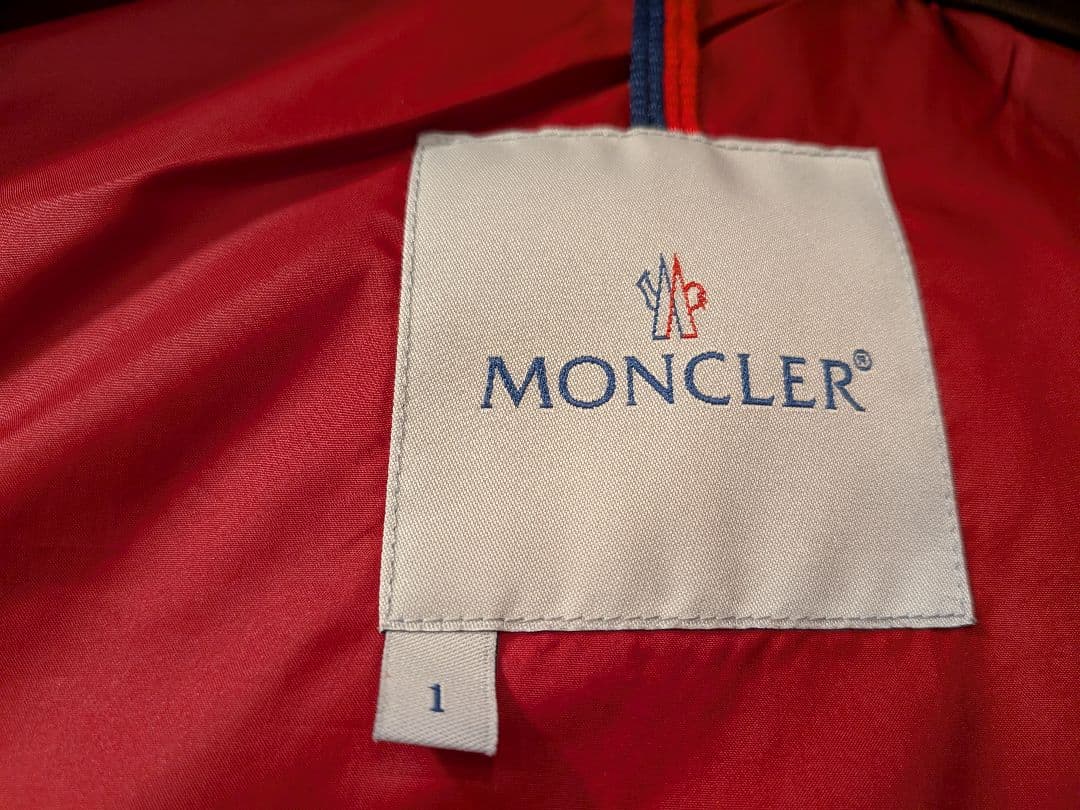 【美品】MONCLER（モンクレール）赤 ダウンベスト
