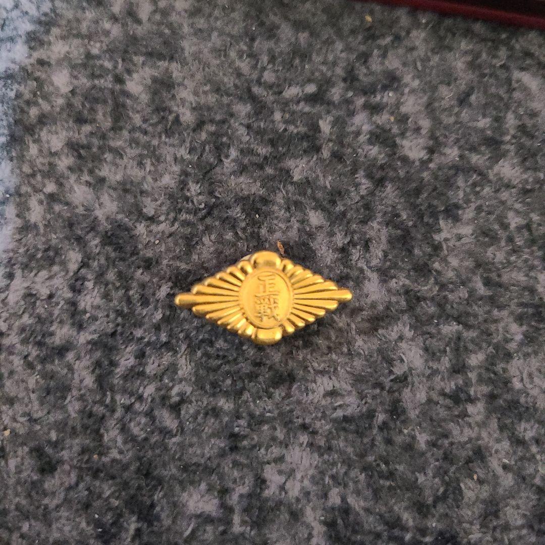 右翼団体 政治結社 街宣車 バッジ