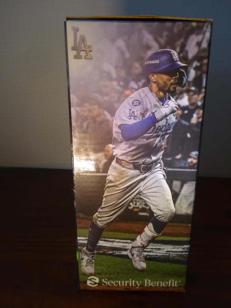 ボブルヘッド　ムーキーベッツ5/13配布＋ANA公式PINバッジ