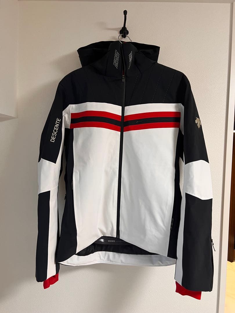 DESCENTE スキーウェア 上下女性用 ホワイト/ブラック/レッド　1回着用