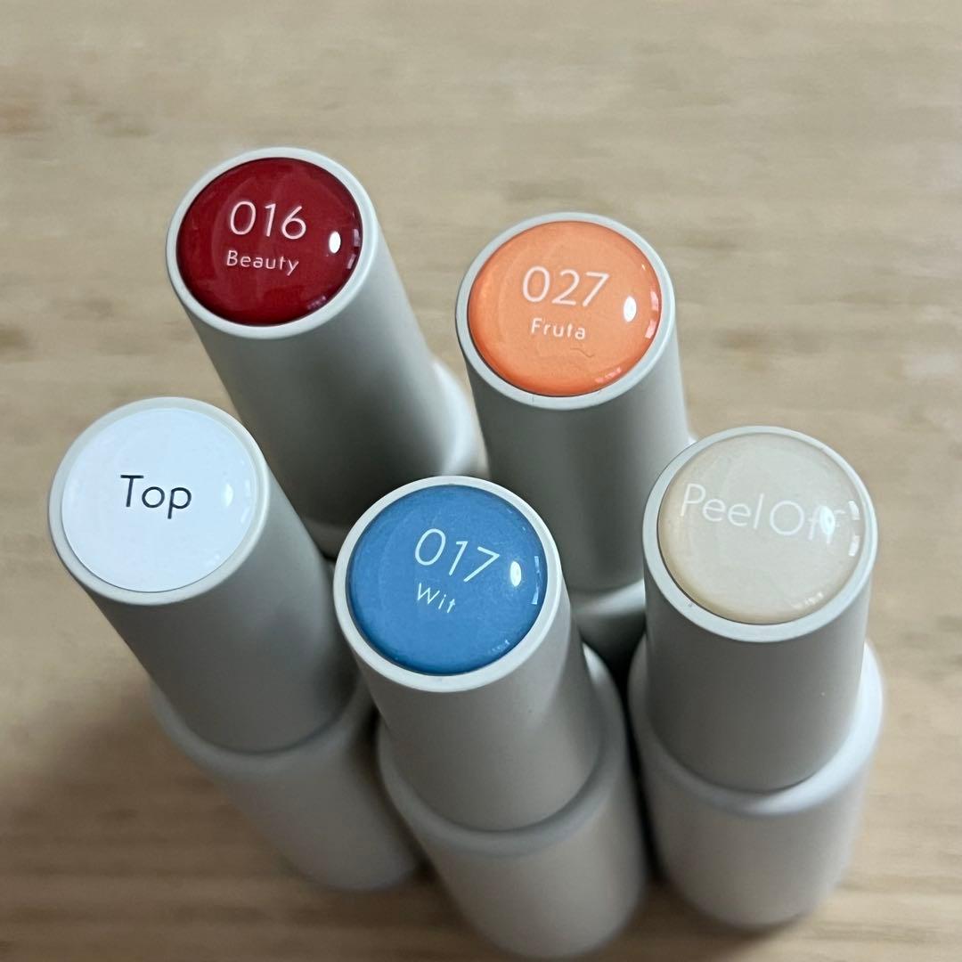 cirila LEDネイルライトとネイルカラーセット・ピールオフベース