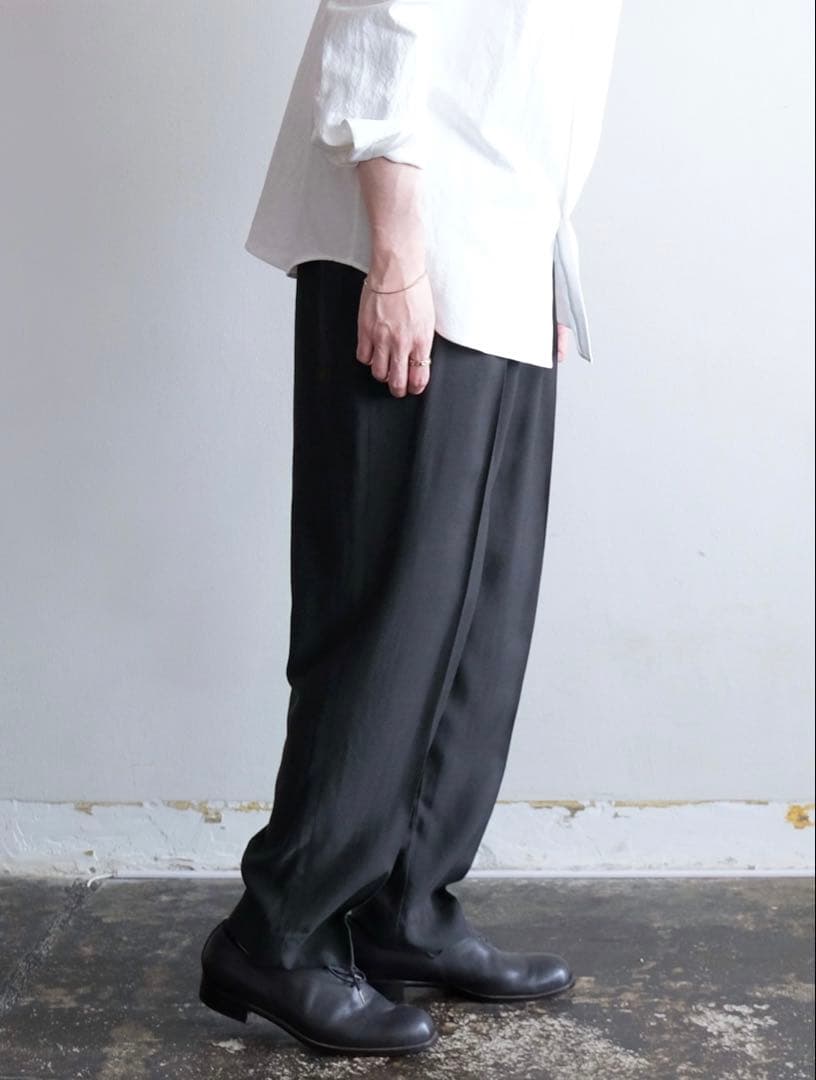 山内 21SS レーヨンシルクキュプラ ツータックパンツ