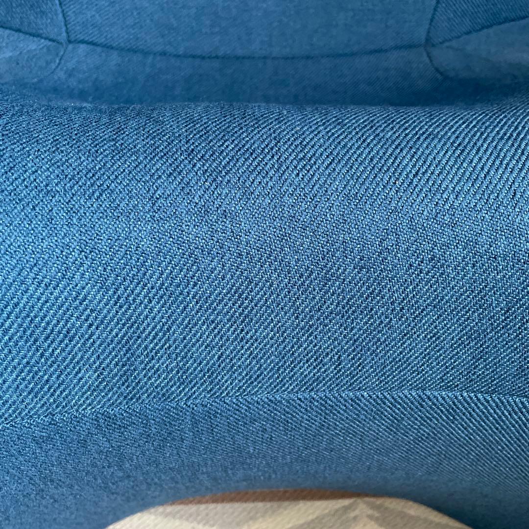 ドクターチェアプラス　青い姿勢矯正用チェア　姿勢が良くなる