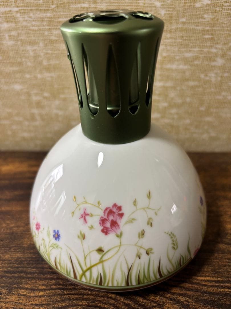 アビランド社製の ランプベルジェ　アロマランプ　 になります。 アビランド社