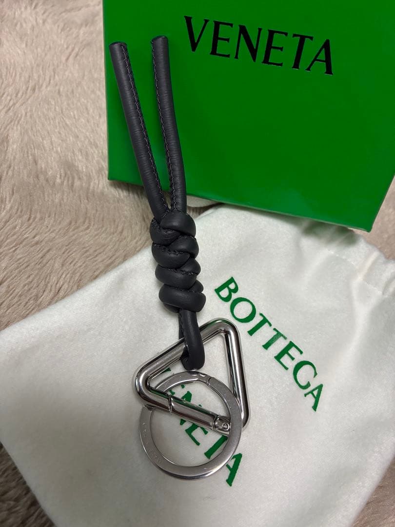 レイチェル　BOTTEGA VENETA トライアングル キーリング ネロ