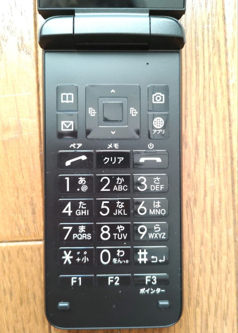 ★タピオカカポ★　GRATINA KYF42 ブラック　携帯電話