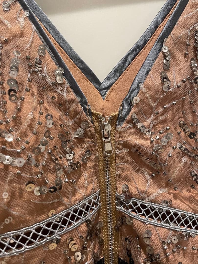 セルフポートレイト風　パーティワンピース　キラキラ　スパンコール　ビーズ