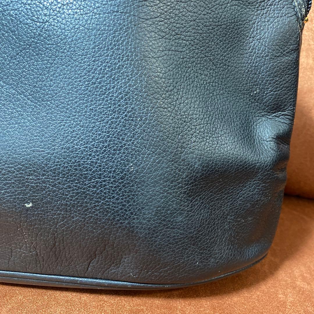 YVES SAINT LAURENTイヴサンローランロゴ刺繍 レザーハンドバッグ