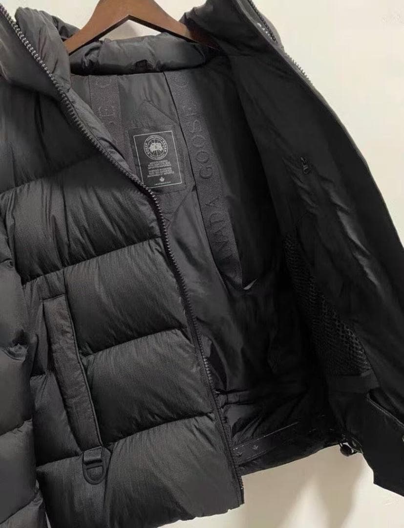 極美品 ブラックダウンジャケット フード付き~~~