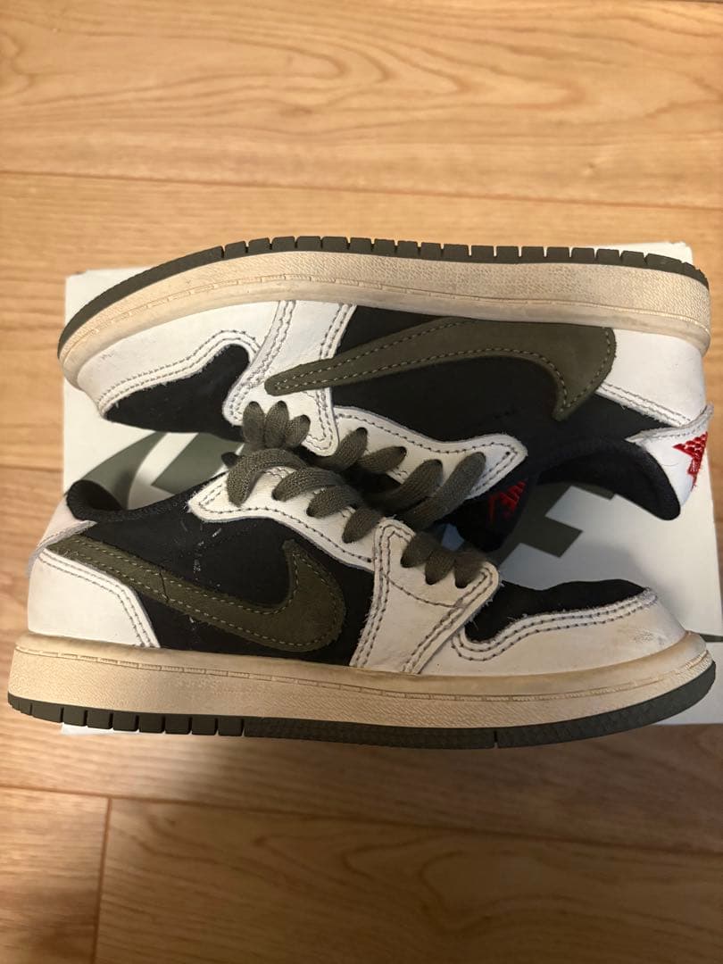 エアジョーダン1 トラヴィススコット オリーブ 18cm