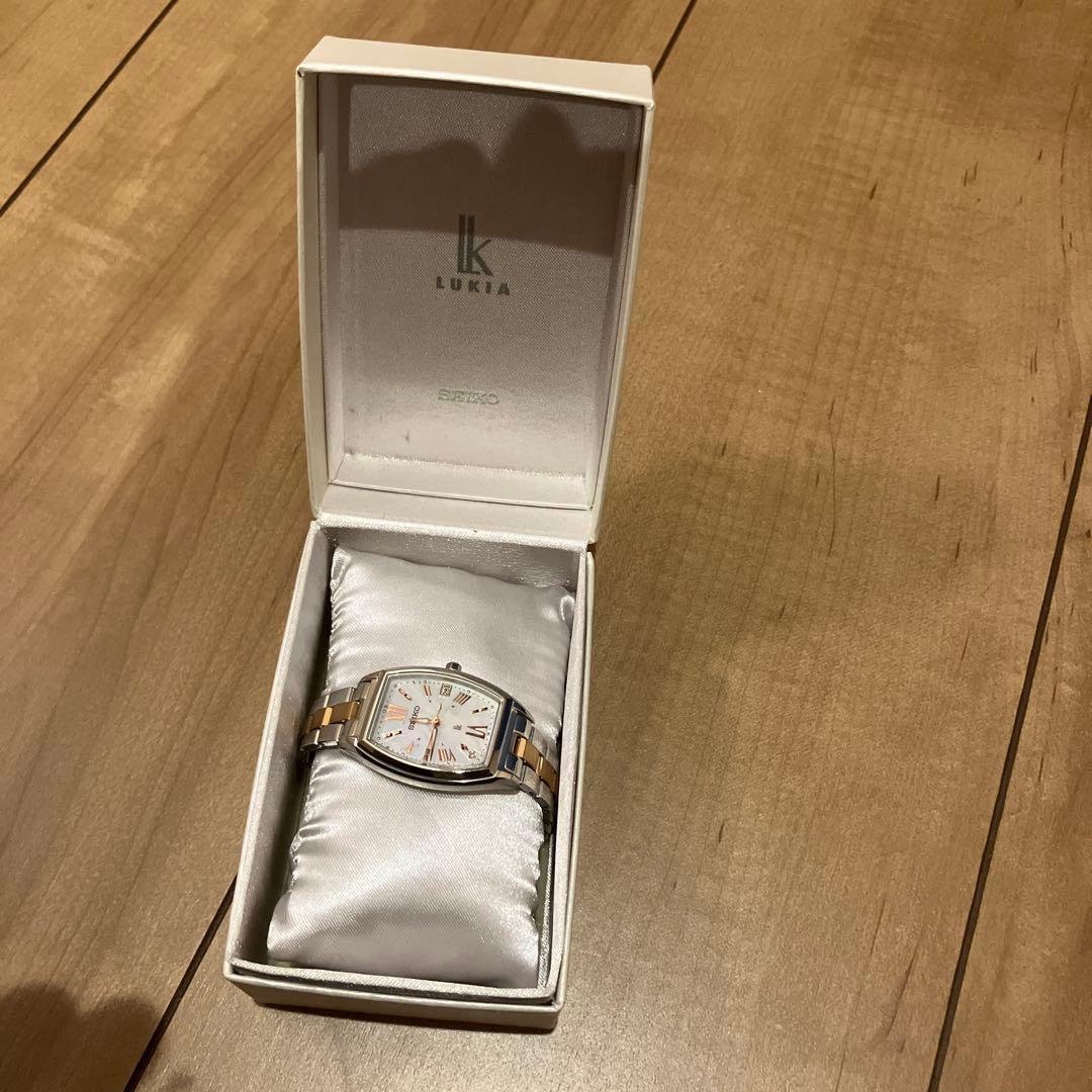 セイコー LUKIA レディース時計 シルバー/ゴールド
