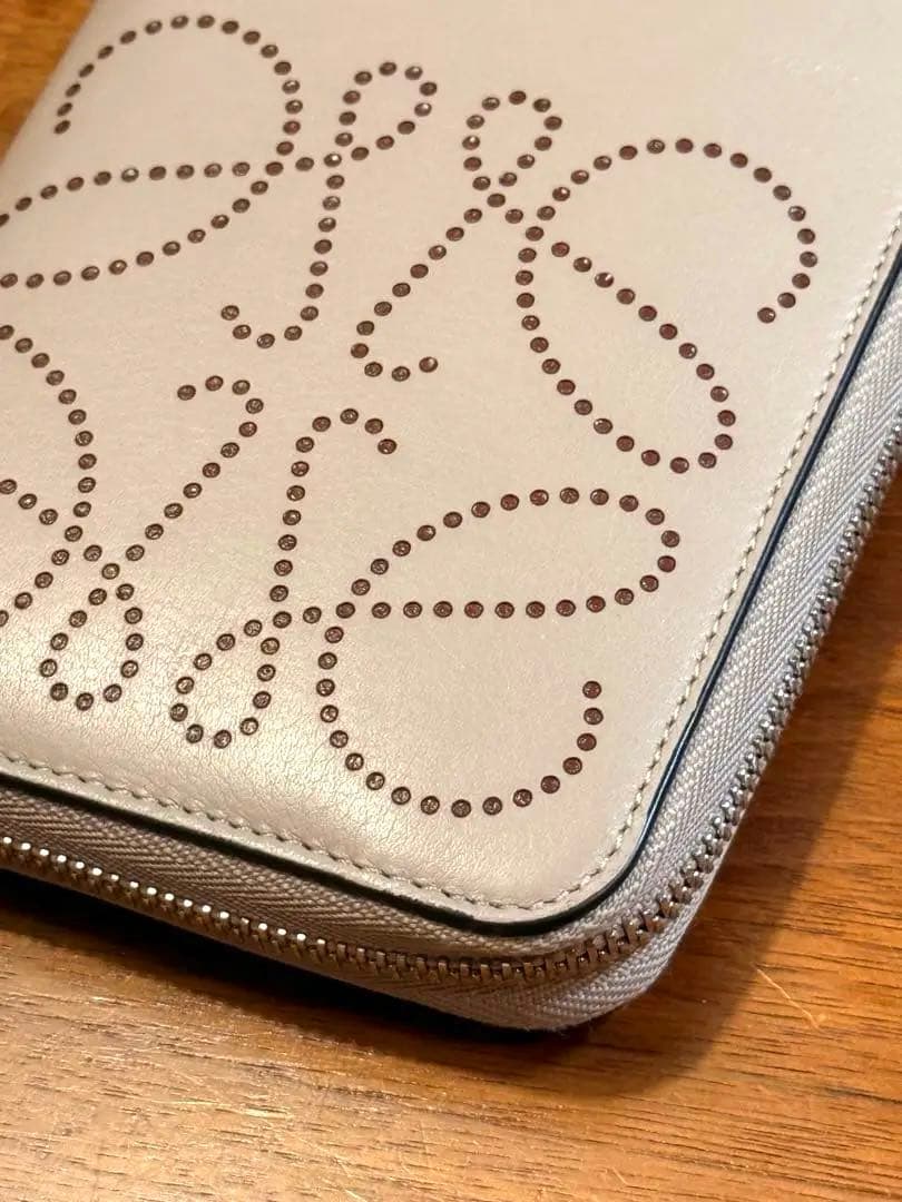 LOEWE ロエベ　長財布　ラウンドファスナー　ウォレット　美品　グレージュ
