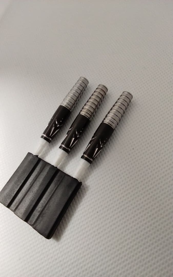 茱*萸様 サングリアル!坂口優希恵!極美品!新品同品!付録未開封!ダーツセット