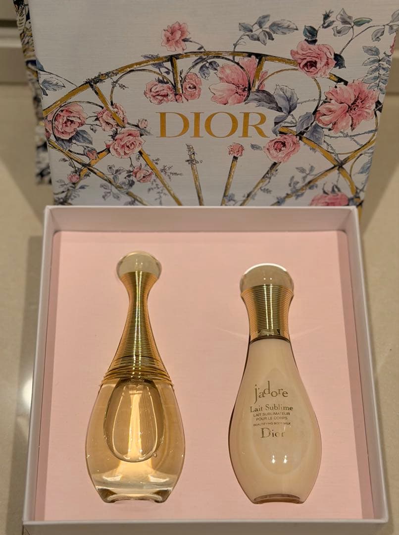 Dior J'adore 香水とボディミルクセット新品未使用　紙袋とチャーム付き