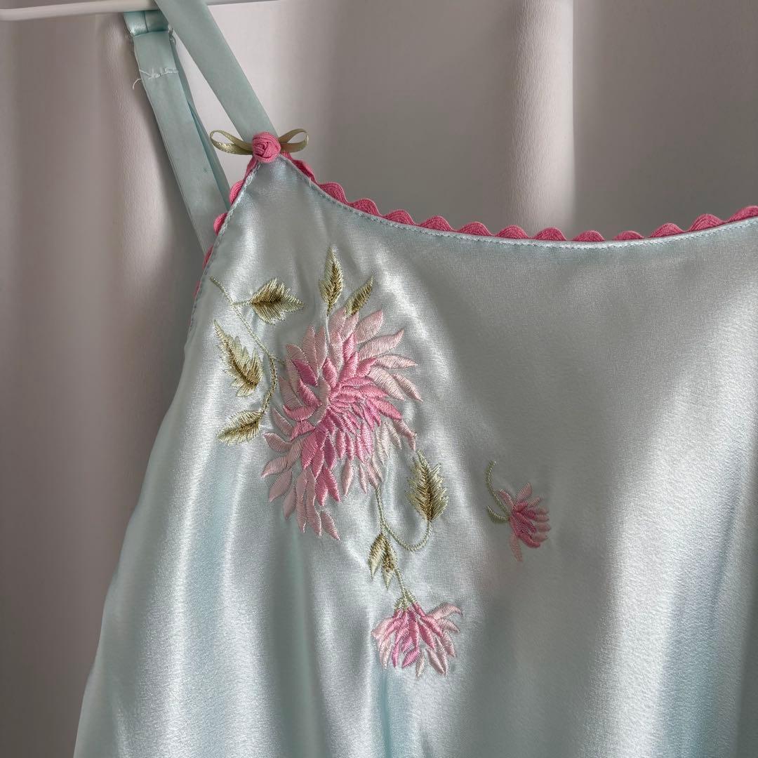 【ヴィンテージ】水色花柄刺繍入りキャミソール