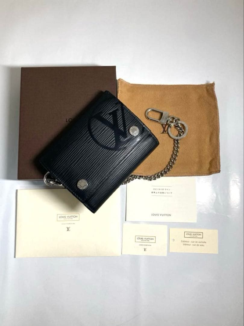 美品　ルイヴィトン　エピ　ノワール　LVサークル　チェーン付き　三つ折り財布