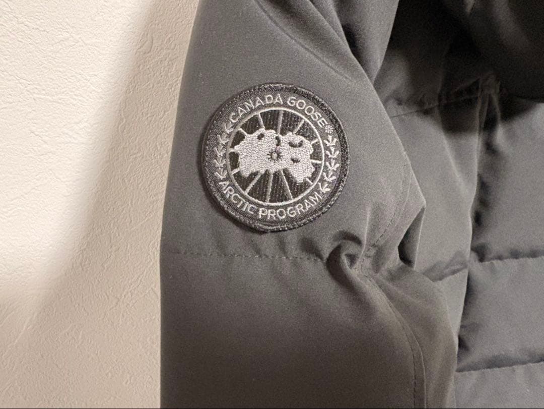   ジャスパー　ブラック ダウンジャケット