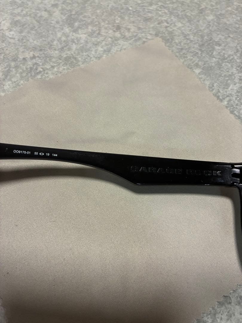 Oakley garage Rockマロン8です。