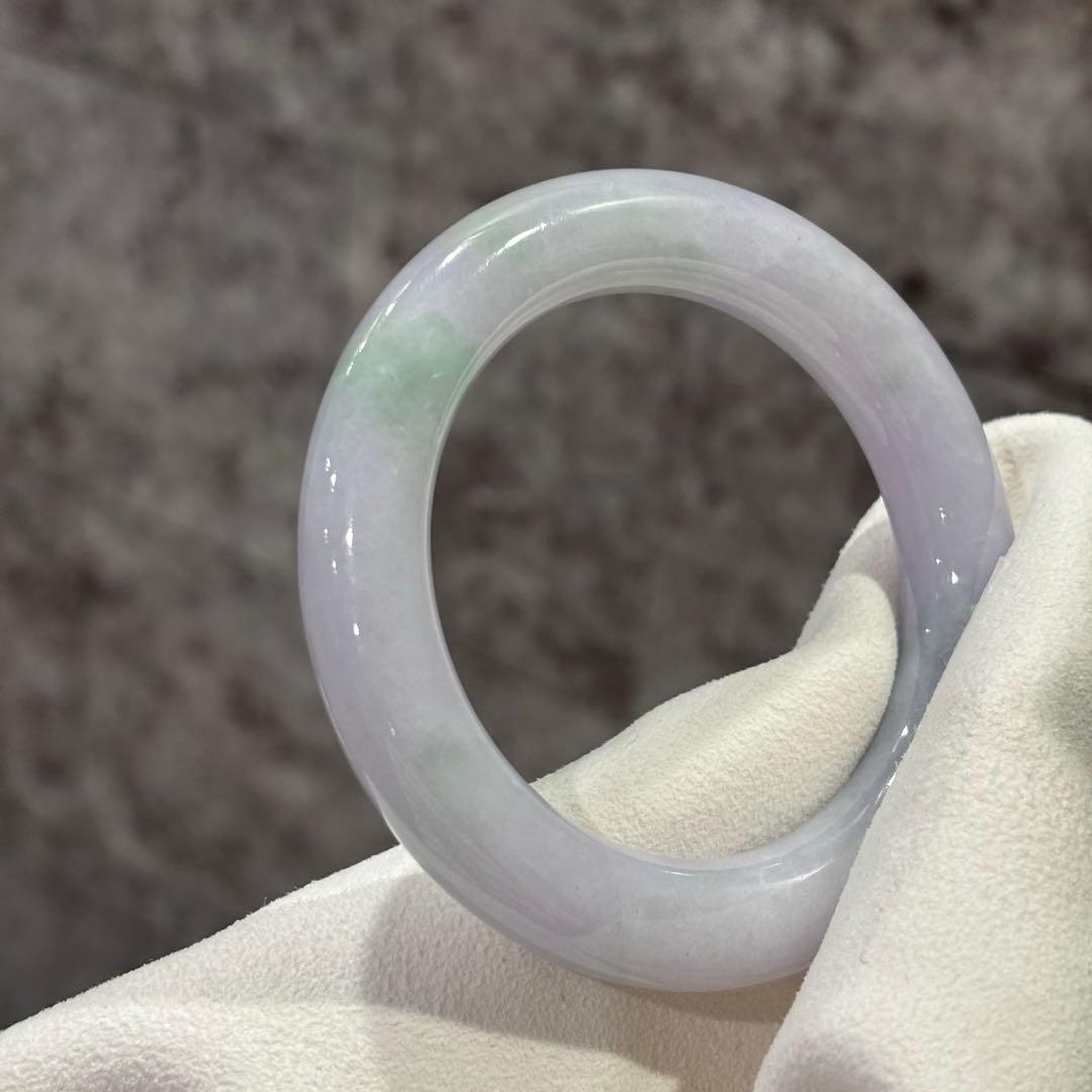 ミャンマー産　天然本翡翠　A貨　春彩　バングル　鑑定書付