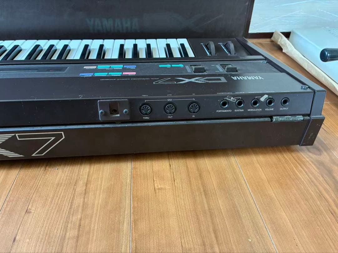 Yamaha DX7 シンセサイザー ケース付き 通電確認済み