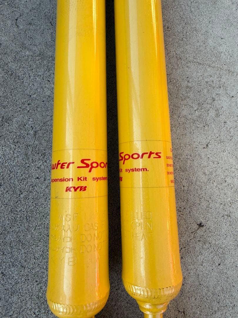 la150 ムーヴ　カスタム　KYB リヤ　la600 l175 la100