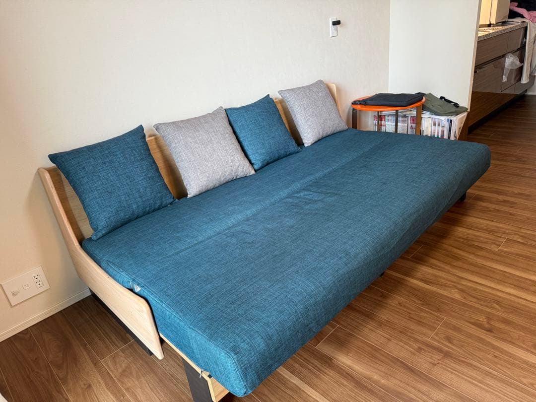 青色ソファベッド 4クッション付き