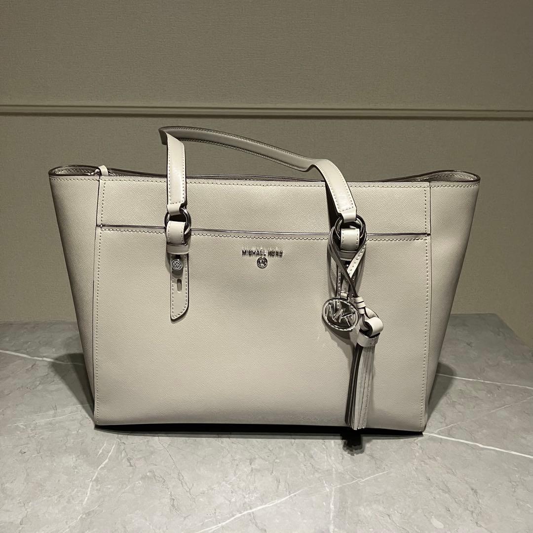 MICHAEL KORS トップジップ マルチファンクショントート パールグレー